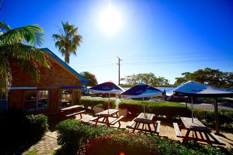 Tea Gardens Hotel–Motel - Accommodation Europe 1