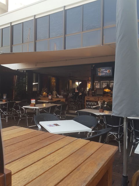 Phon’s Thai Restaurant - Accommodation Europe 4