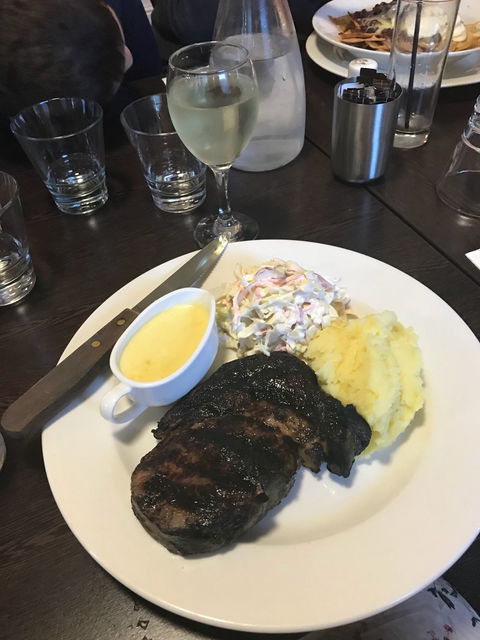 Deloraine Hotel Restaurant - Events Australia 7