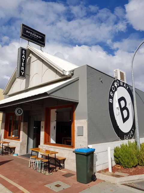 The Broadway Eatery - Accommodation Europe 1