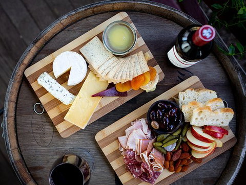 Polly's Wine Lounge - Tourism Bookings 0