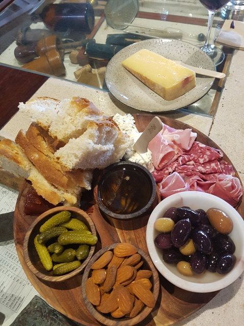 Polly's Wine Lounge - Tourism Bookings 1