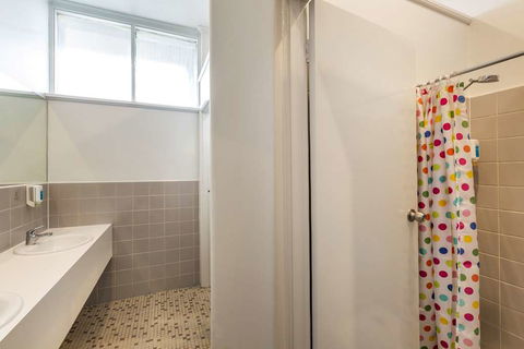 Nightcap at Ashley Hotel - Tourism Bookings 9