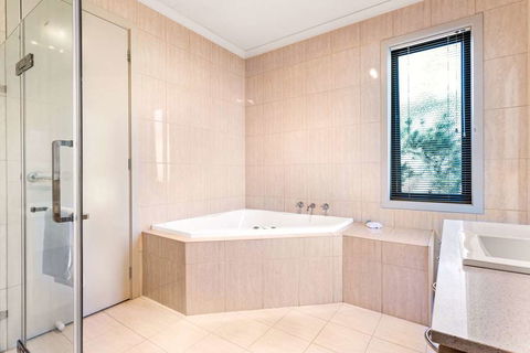 Quality Suites Point Cook Seasons 5 - Tourism Bookings 7