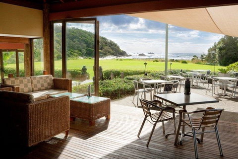 BreakFree Aanuka Beach Resort - Events Australia 8