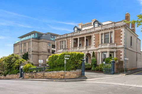 Lenna of Hobart - Events Australia 3