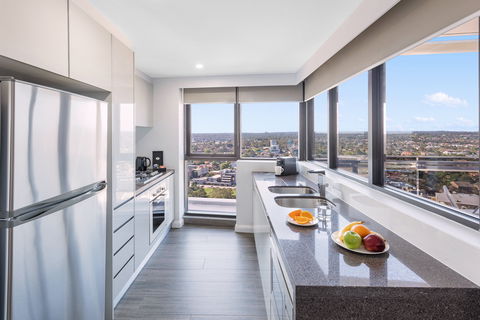 Meriton Suites Church Street, Parramatta - Tourism Bookings 12