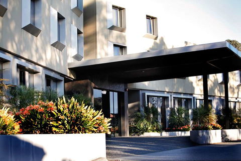 Golden Pebble Hotel - Events Australia 1