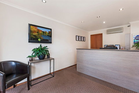 AAt 28 Goldsmith Motel - Events Australia 1