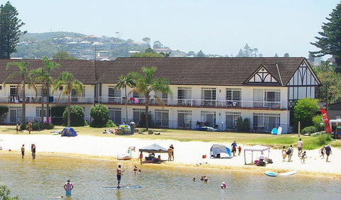 The Clan Lakeside Lodge - Events Australia 0