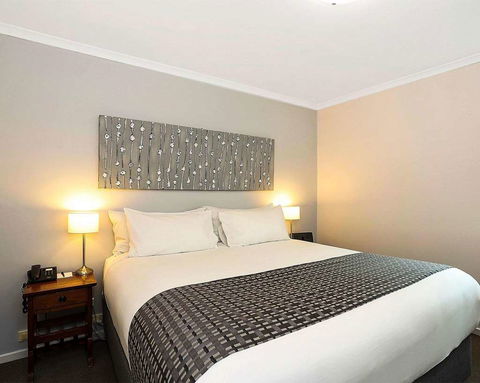 Quality Inn & Suites Menzies - Tourism Bookings 4