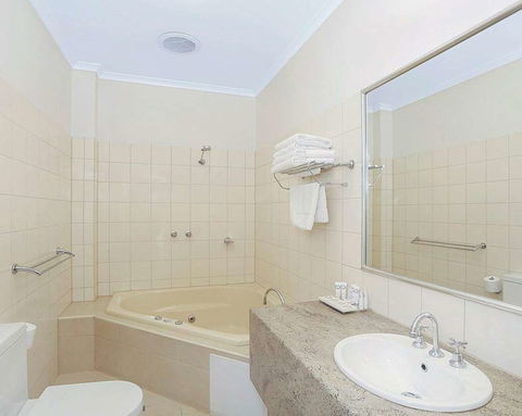 Quality Inn & Suites Menzies - Tourism Bookings 6