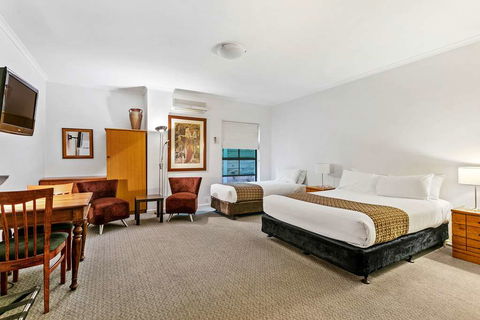 Quality Inn & Suites Menzies - Tourism Bookings 15