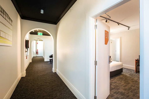 Nightcap at Regents Park Hotel - Tourism Bookings 6