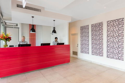 Oaks Elan Darwin - Events Australia 1