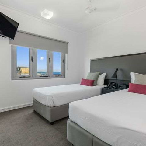 H On Mitchell Apartment Hotel - Events Australia 4