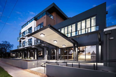 Quality Hotel Lakeside - Tourism Bookings 1