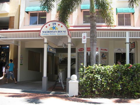 Macrossan House Boutique Holidays Apts - Events Australia 1