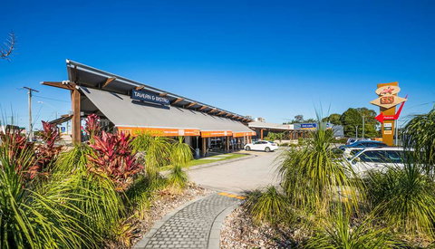 Nightcap at Golden Beach Tavern - Events Australia 1