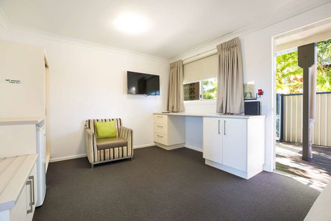 Nightcap at Golden Beach Tavern - Events Australia 2