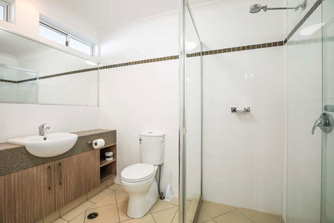 Nightcap at Golden Beach Tavern - Events Australia 3