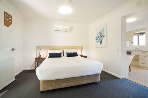 Nightcap at Golden Beach Tavern - Events Australia 5