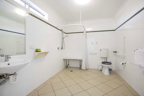 Nightcap at Golden Beach Tavern - Events Australia 7