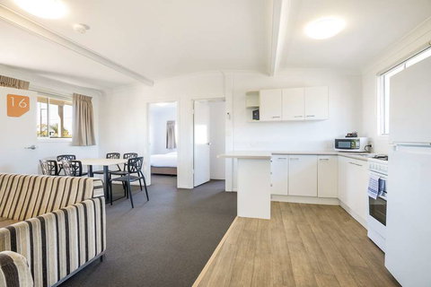 Nightcap at Golden Beach Tavern - Events Australia 8