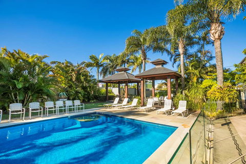 Nightcap at Golden Beach Tavern - Events Australia 10