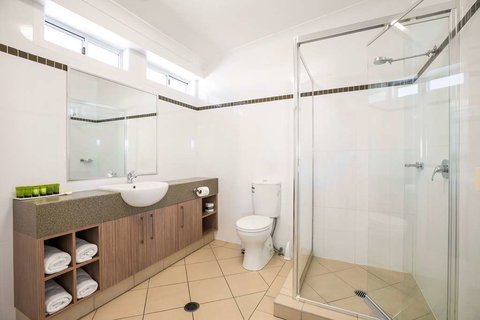 Nightcap at Golden Beach Tavern - Events Australia 14