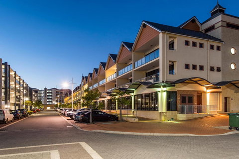 Dolphin Quay Apartment Hotel - Events Australia 1