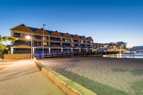 Dolphin Quay Apartment Hotel - Events Australia 0