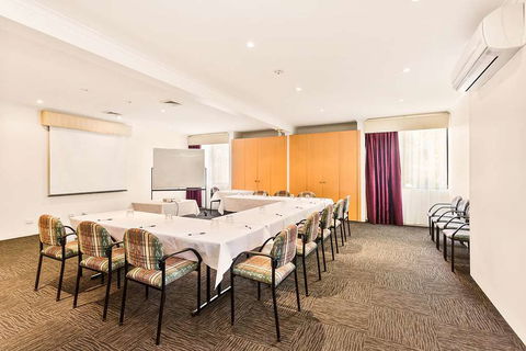 Quality Hotel Manor - Tourism Bookings 9
