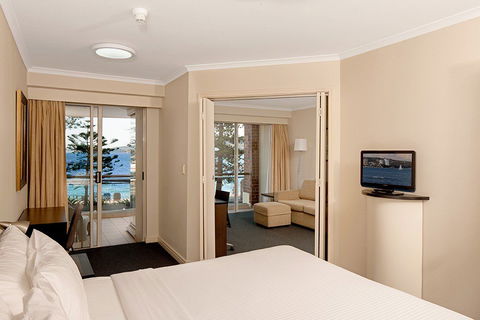 Quest Manly - Tourism Bookings 2