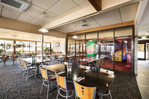 Nightcap at Riverside Hotel - Events Australia 5