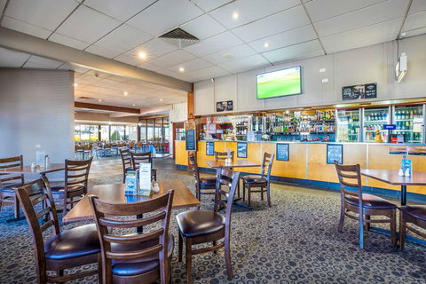 Nightcap at Riverside Hotel - Events Australia 6