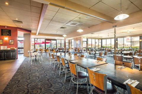 Nightcap at Riverside Hotel - Events Australia 9