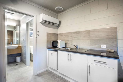 Nightcap at Riverside Hotel - Events Australia 11