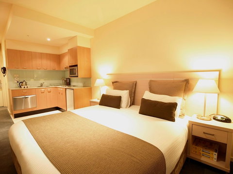 Oaks On Lonsdale - Tourism Bookings 2