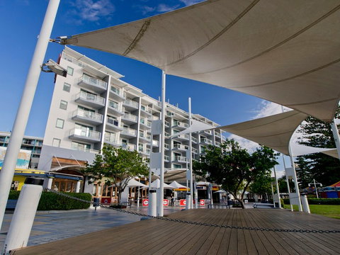 Oaks Waterfront Resort - Events Australia 0