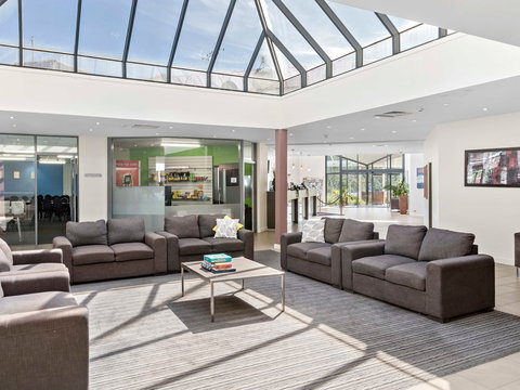 Ibis Styles Eagle Hawk Canberra Resort - Events Australia 0