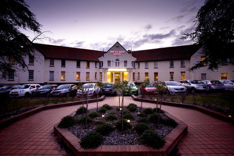 Mercure Canberra - Tourism Bookings 23