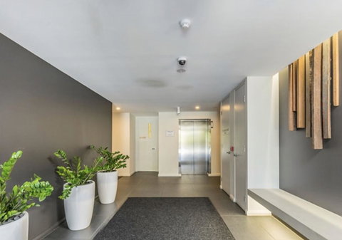 Modern Executive Apt@Barton*1BR*WiFi*Gym*Secure Parking*Canberra - Tourism Bookings 16