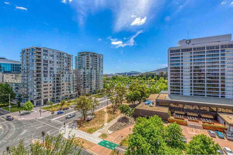 Spacious 1BR Stylish New Acton Apartment +Parking - Accommodation Europe 18