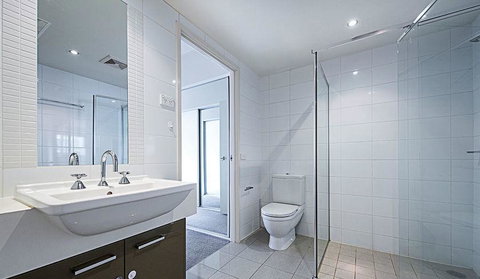 Spacious 1BR Stylish New Acton Apartment +Parking - Accommodation Europe 3