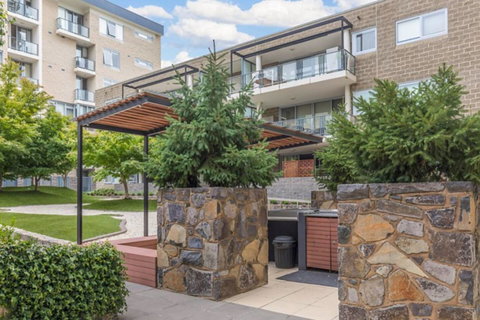 Spacious 1BR Stylish New Acton Apartment +Parking - Accommodation Europe 22