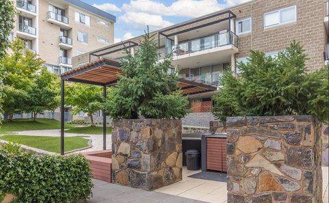 Spacious 1BR Stylish New Acton Apartment +Parking - Accommodation Europe 1