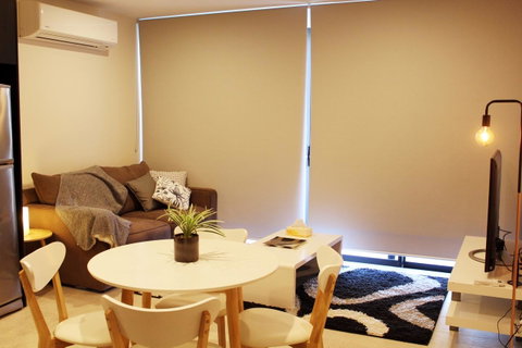 Stylish, Modern, Cute As A Button - Braddon CBD - Tourism Bookings 10
