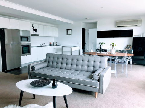 Staying Places - The Avenue - Tourism Bookings 18