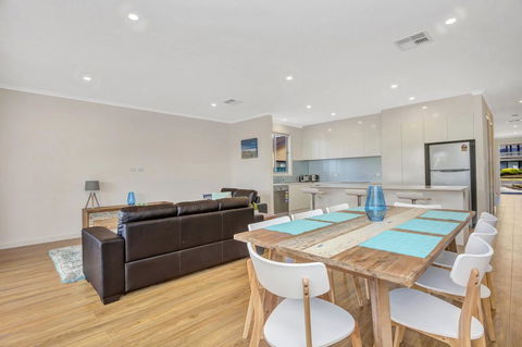 Eastern Breeze - Events Australia 23